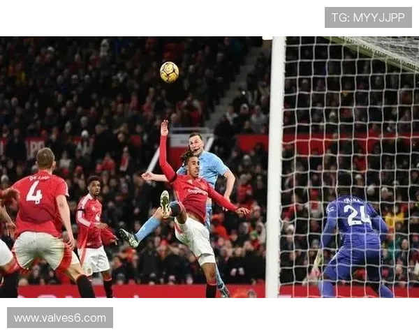 奥纳纳 vs 赖斯：英超全能后腰的不同模板