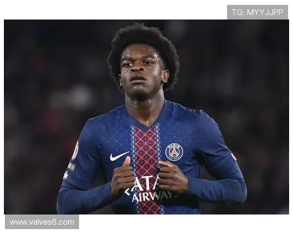 巴黎圣日耳曼防线稳定性问题显现,对赛季关键战能力造成影响。 巴黎圣日耳曼防线稳定性问题显现,对赛季关键战能力造成影响。